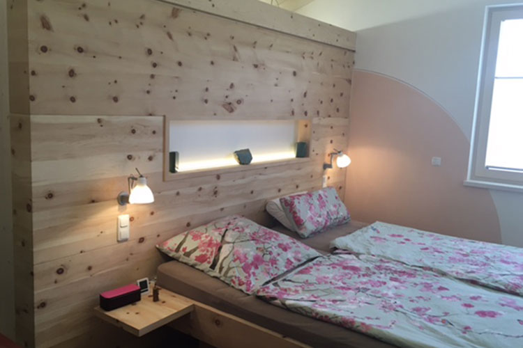 holzdesign-bernhard-wandbett